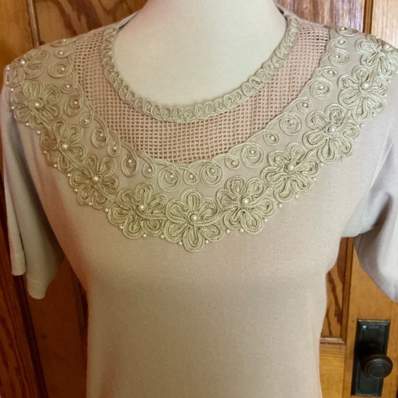 Vintage 90s feminine tan top - Picture 6 of 10